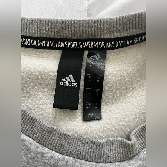 Adidas Men's Essentials Fleece 3-Stripes Sweatshirt Grey/Black
Size M - Picture 4 of 11